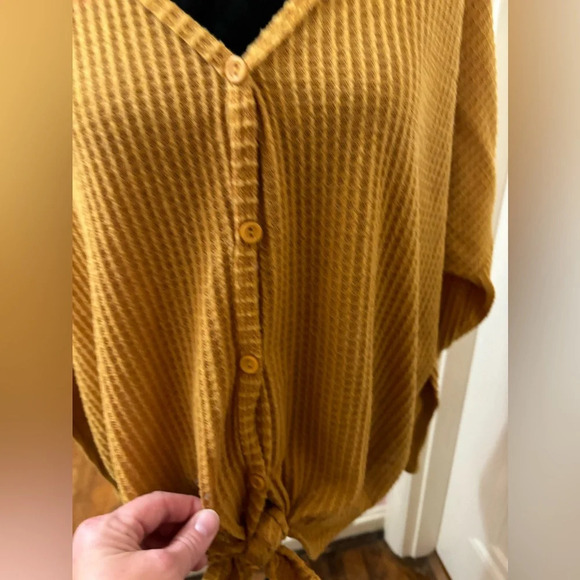 Live in the Moment Mustard Waffle Knit Blouse Sz Large Womens Knot Front - Picture 2 of 9